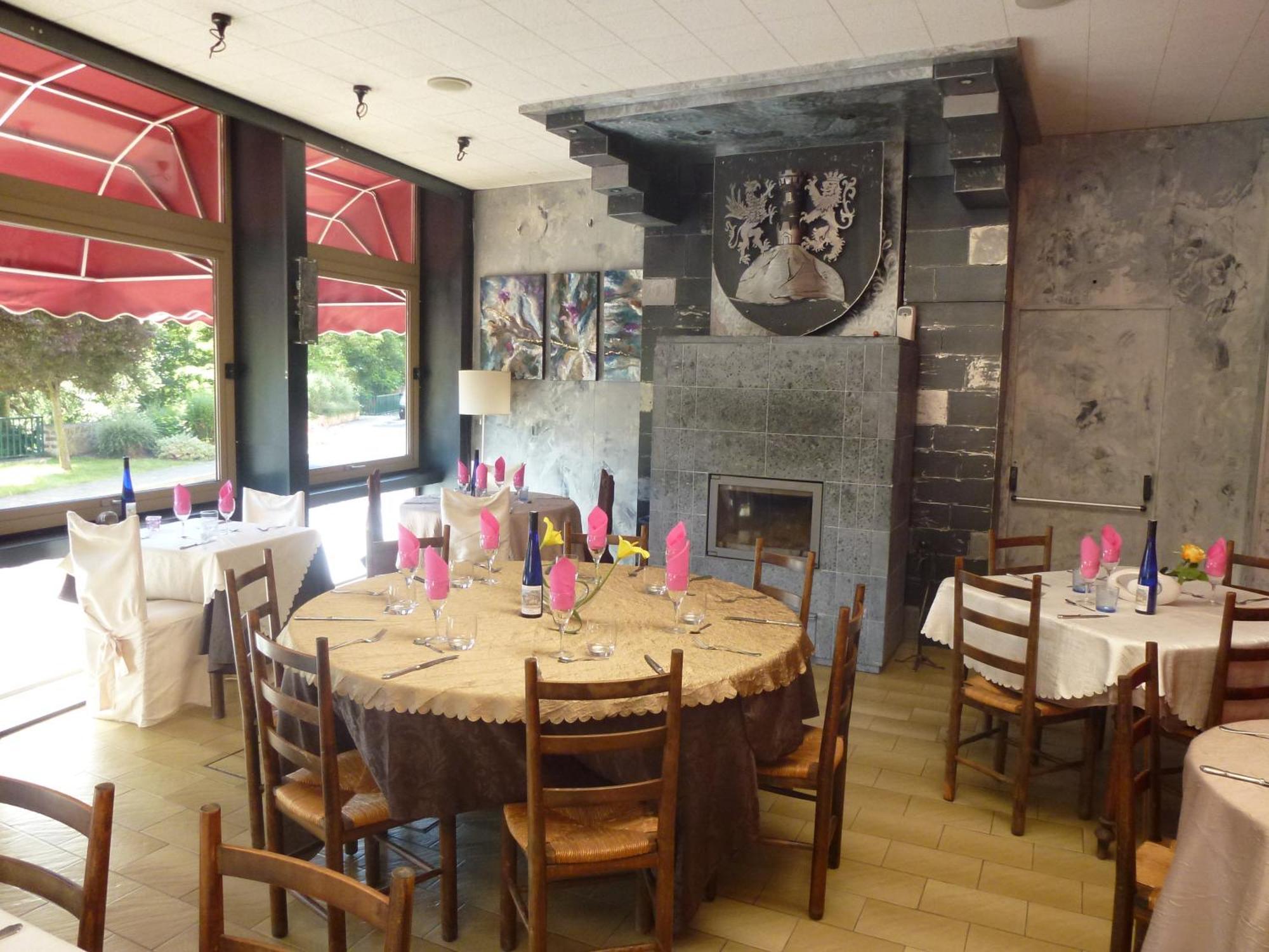 Hotel Restaurant Le Pain De Sucre Monistrol-dʼAllier エクステリア 写真